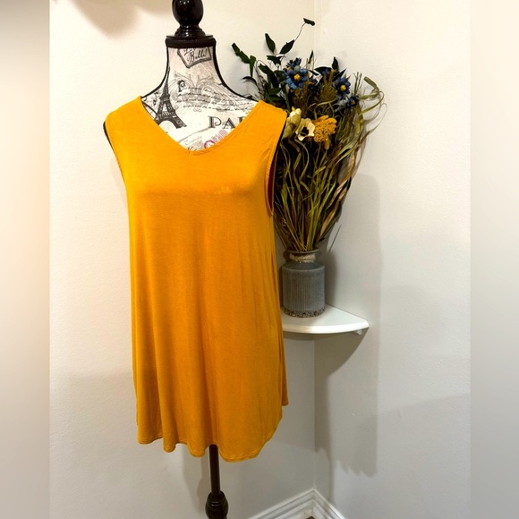 Agnes & Dora Gold Relaxed Tank Top size Small - Picture 1 of 7